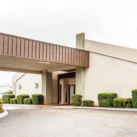 Executive Inn And Suites 恩特普赖斯 外观 照片