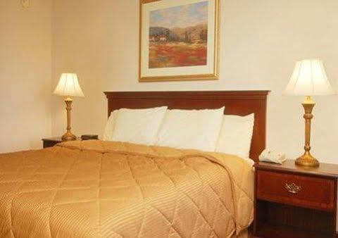 Executive Inn And Suites 恩特普赖斯 外观 照片
