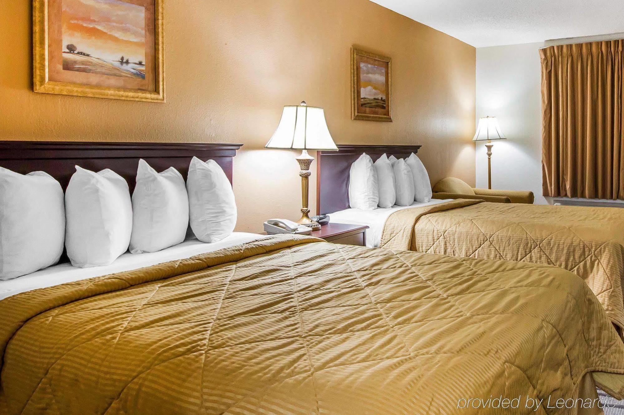 Executive Inn And Suites 恩特普赖斯 外观 照片