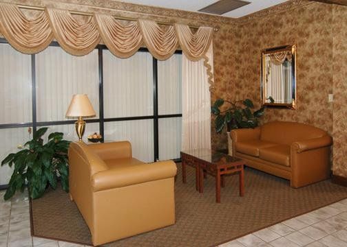 Executive Inn And Suites 恩特普赖斯 外观 照片